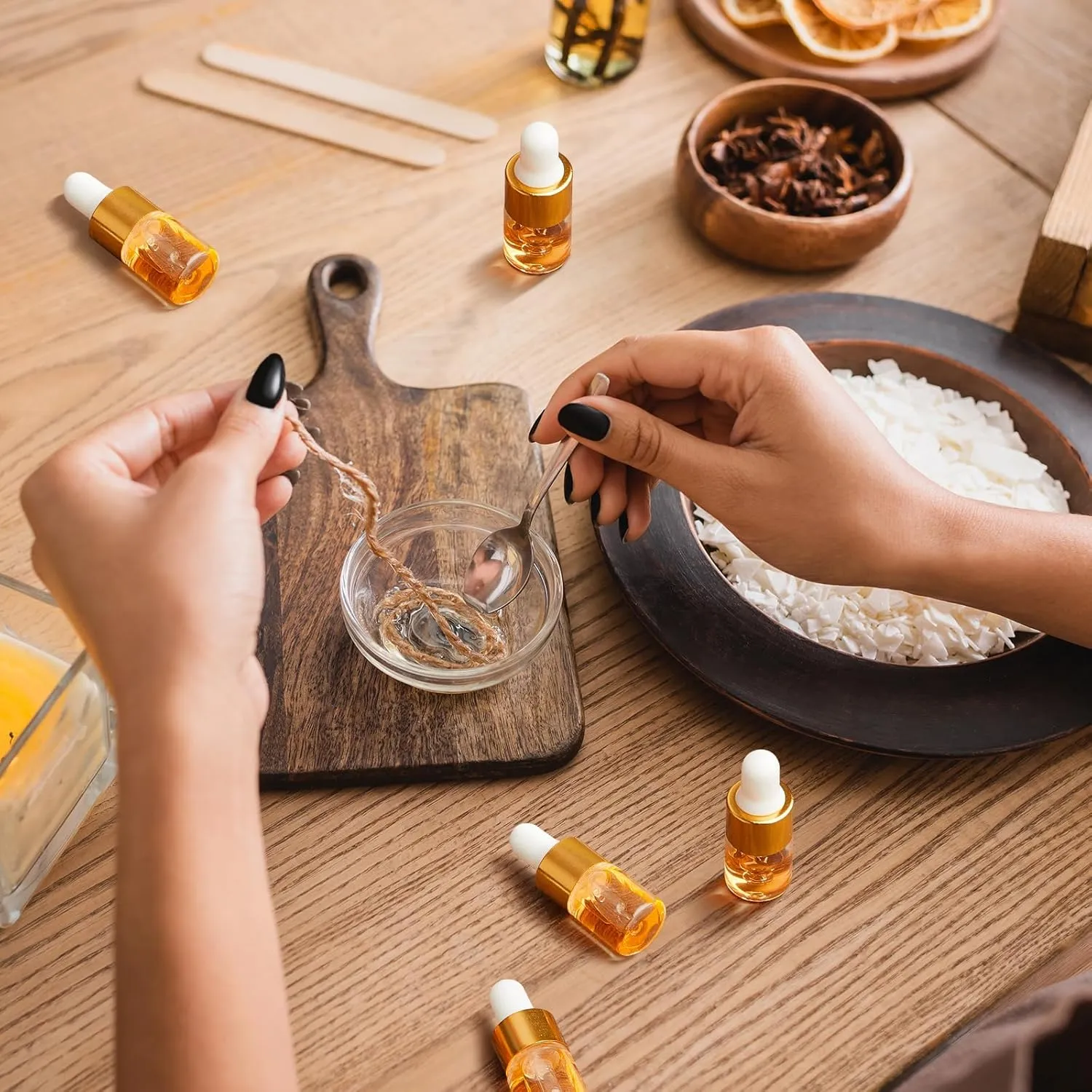200 Pcs Mini Glass Dropper Bottles Mini Sample Bottles Small Sample Vials with Lid for Traveling Essential Oils Cosmetic Liquid Perfume(2 ml,Gold)