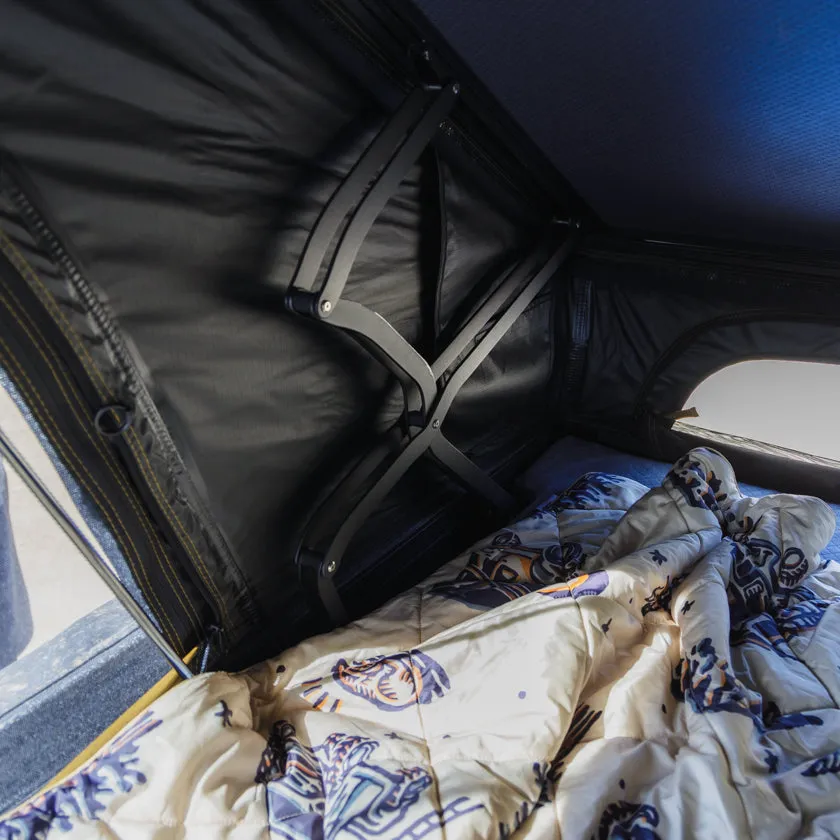 4X4 Colorado Nimbus Hardshell Roof Top Tent
