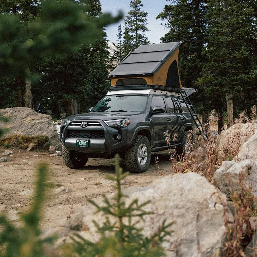 4X4 Colorado Nimbus Hardshell Roof Top Tent