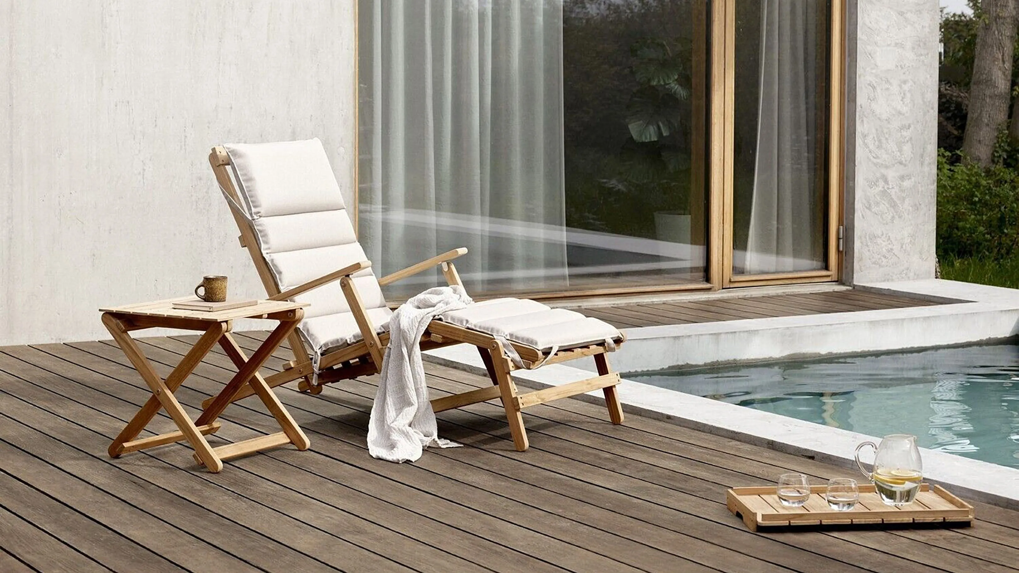 BM5568 Deck Chair with Footrest & Cushion
