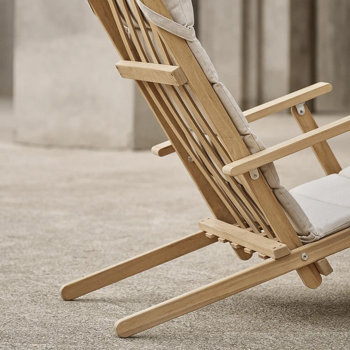 BM5568 Deck Chair with Footrest & Cushion