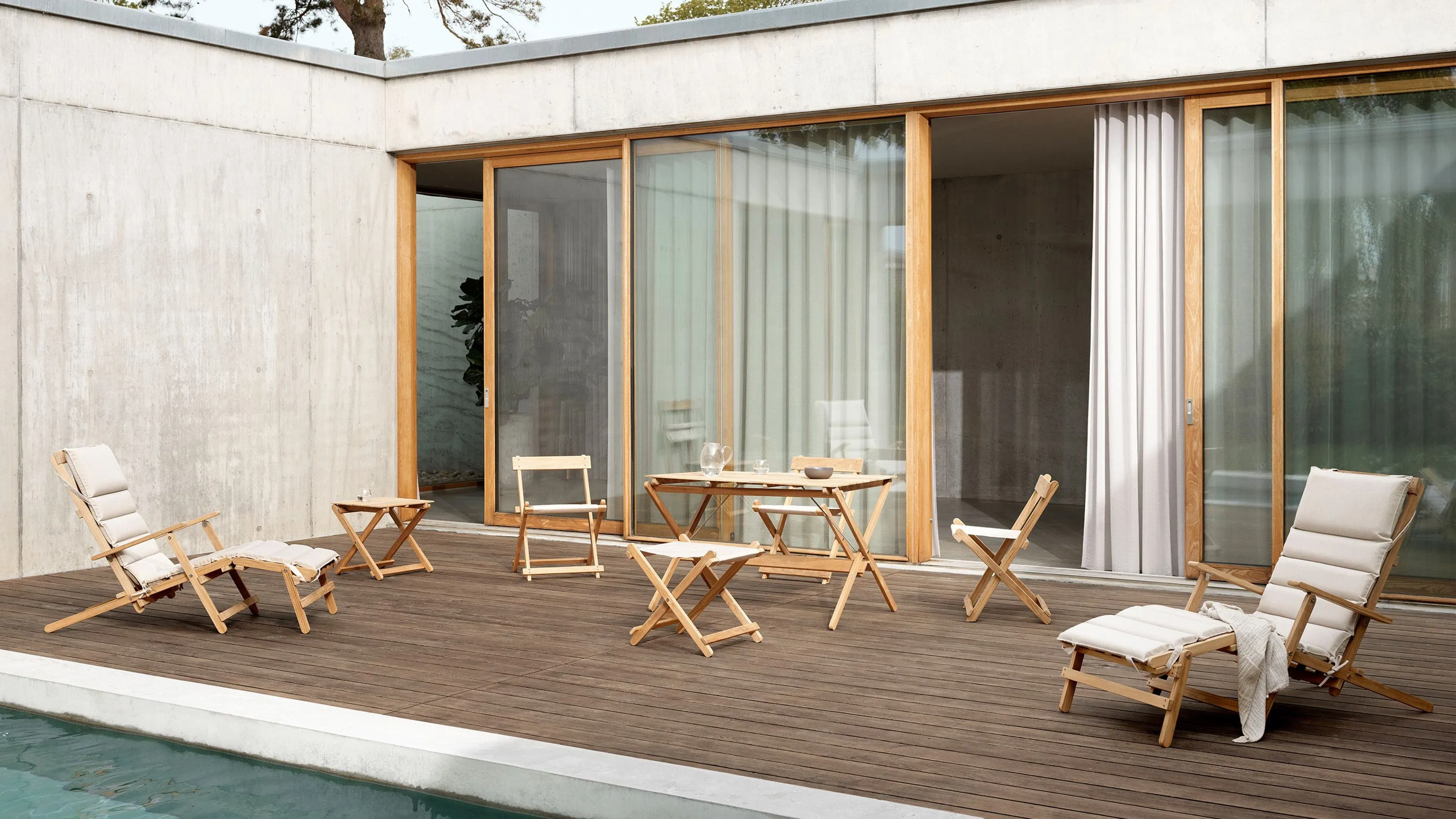 BM5568 Deck Chair with Footrest & Cushion