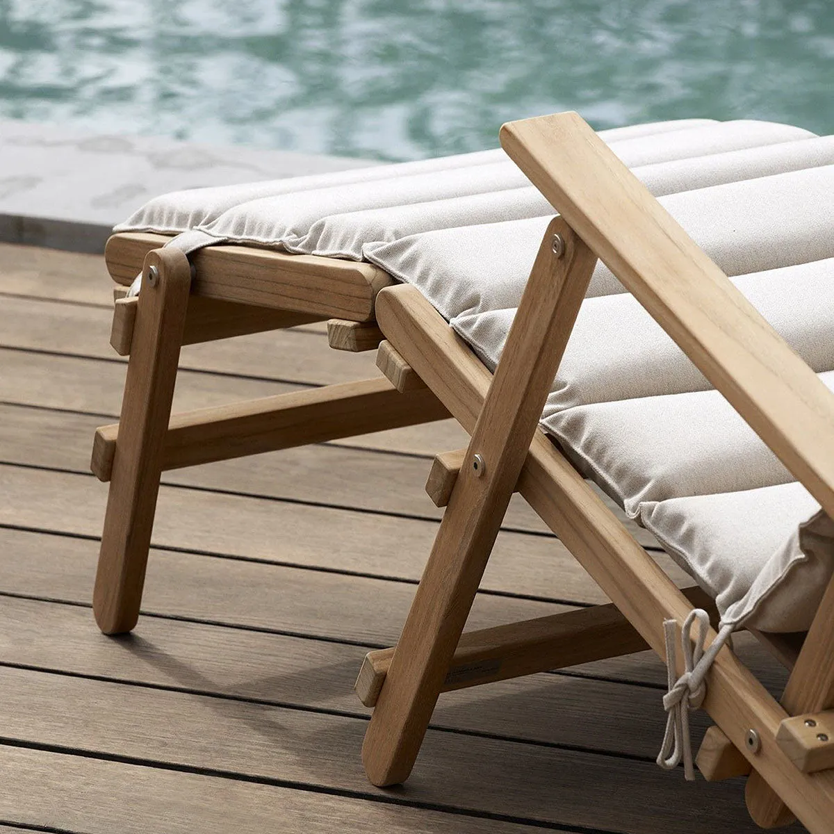 BM5568 Deck Chair with Footrest & Cushion