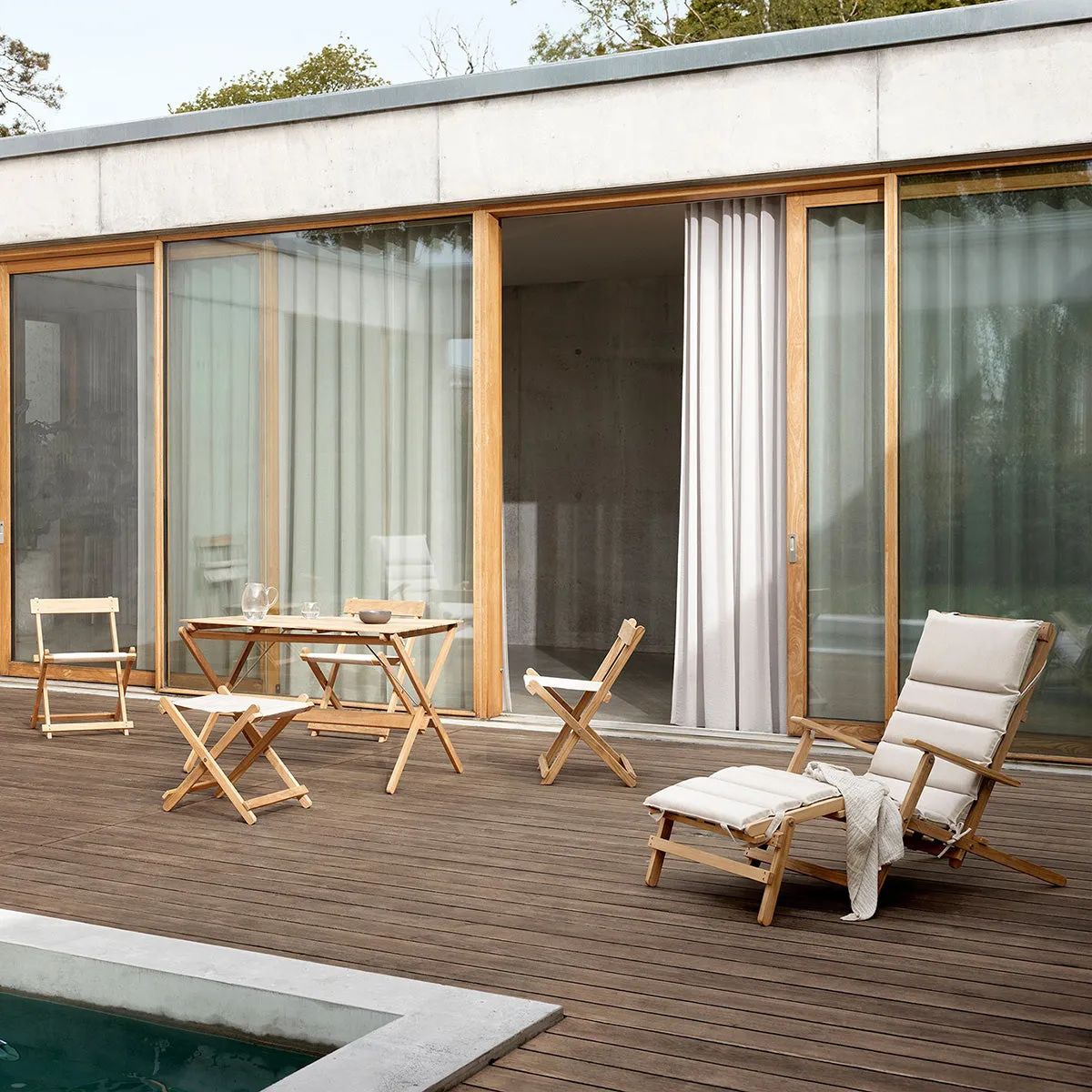 BM5568 Deck Chair with Footrest & Cushion