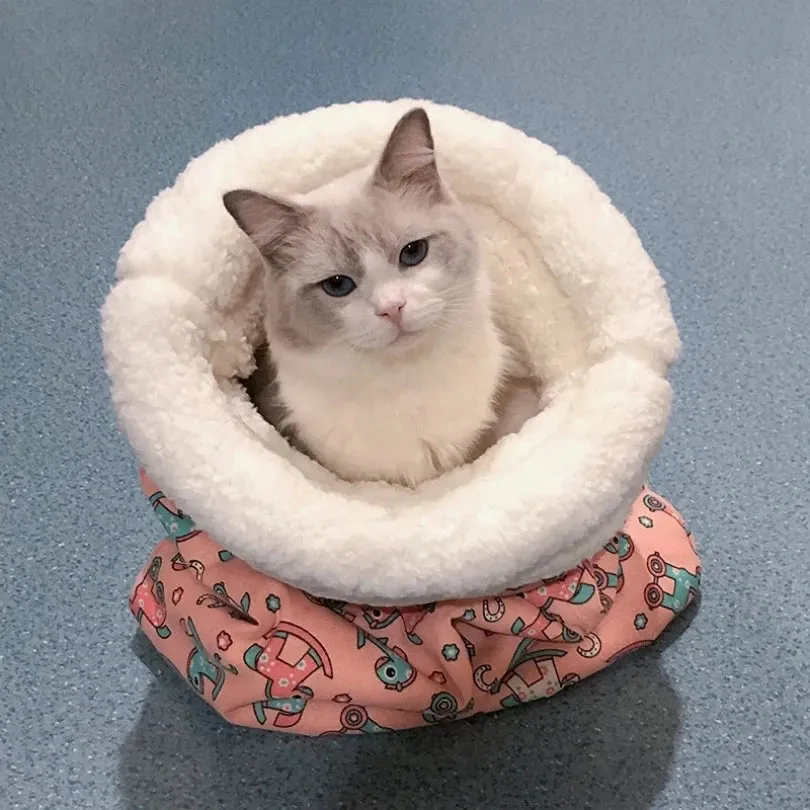Cat Sleeping Bag – Plush Warm Cat Bed for Winter