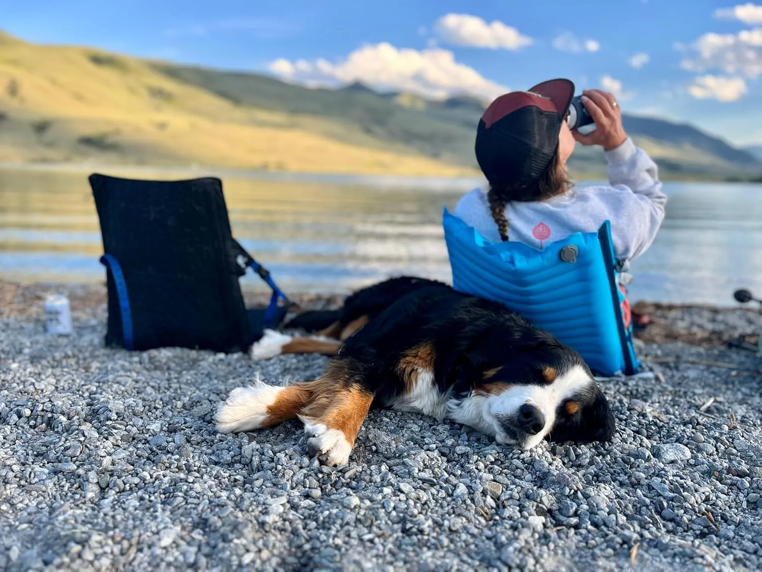 Crazy Creek Inflatable AirCliner Original Chair for Camping, Backpacking, Beaches, Comfort on All Terrains, Adjustable Straps, Compact Design, Dual Purpose, Chair and Pad in one, Big Sky Blue