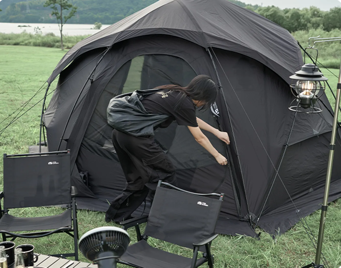 Mobi Garden Commander 185 3- 4 person - Black