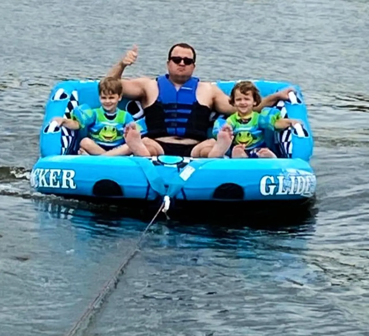 SereneLife Heavy-Duty Inflatable Towable Booster Tube - Water Tube Boating Float Tow Raft, Watersports Inflatable Pull Boats/Tubes/Towables w/Foam Seats, PVC Bladder, Handles