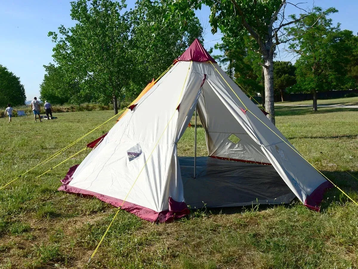 Skandika Tipii 200 Tent 6 Person in Beige & Red (SKA0039)