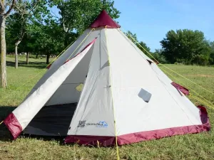 Skandika Tipii 200 Tent 6 Person in Beige & Red (SKA0039)