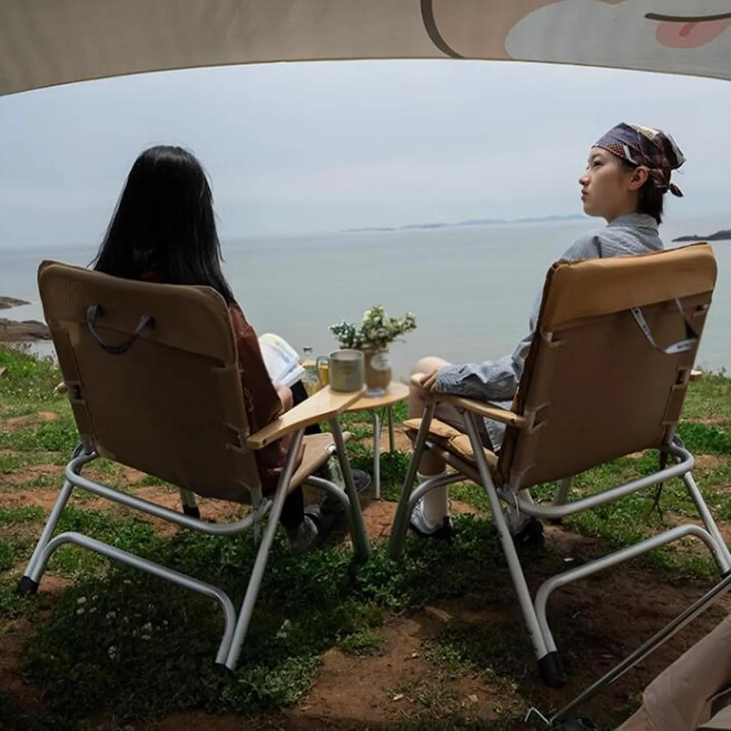 Upholstered Camping Chairs Aluminum e Picnic Chairs Versatile Folding Compact Chair with Wooden Armrests for Outdoor Camp